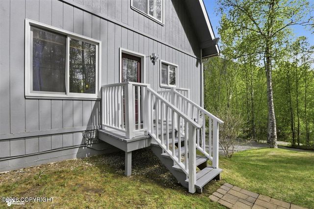 21818 Cloverleaf Road, Chugiak, AK 99567