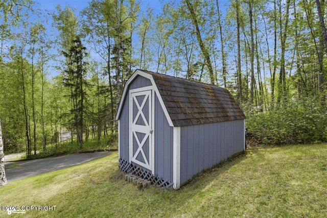 21818 Cloverleaf Road, Chugiak, AK 99567