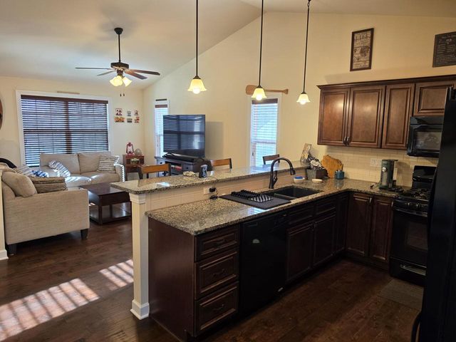 3828 W Cypress DRIVE, Lake Geneva, WI 53147