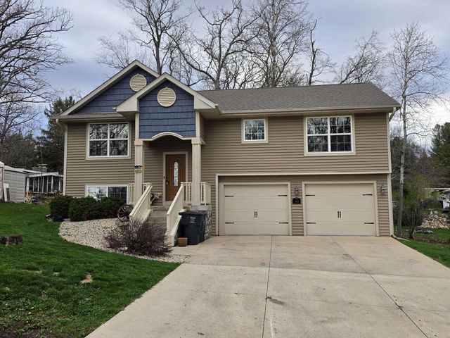 3828 W Cypress DRIVE, Lake Geneva, WI 53147