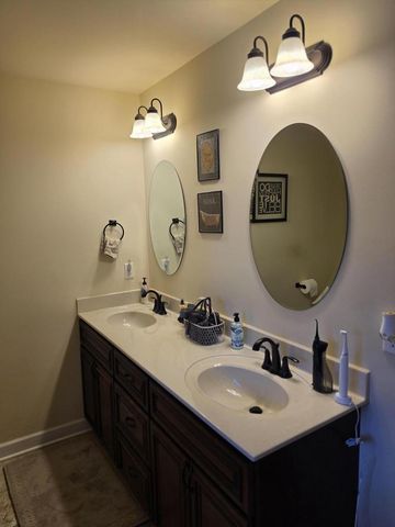3828 W Cypress DRIVE, Lake Geneva, WI 53147