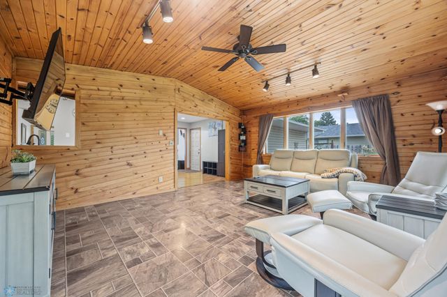 437 10th Avenue E, West Fargo, ND 58078