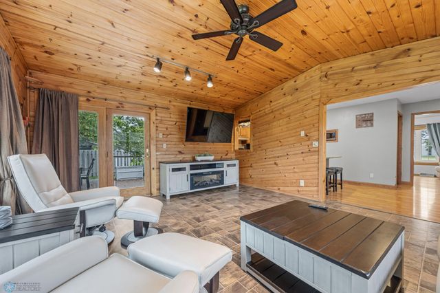 437 10th Avenue E, West Fargo, ND 58078