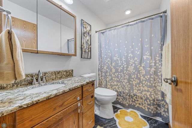 437 10th Avenue E, West Fargo, ND 58078