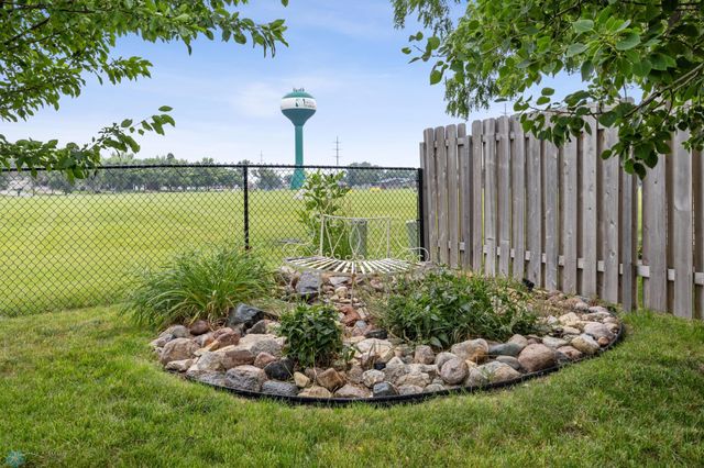 437 10th Avenue E, West Fargo, ND 58078