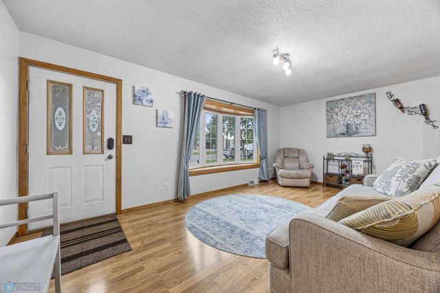 437 10th Avenue E, West Fargo, ND 58078