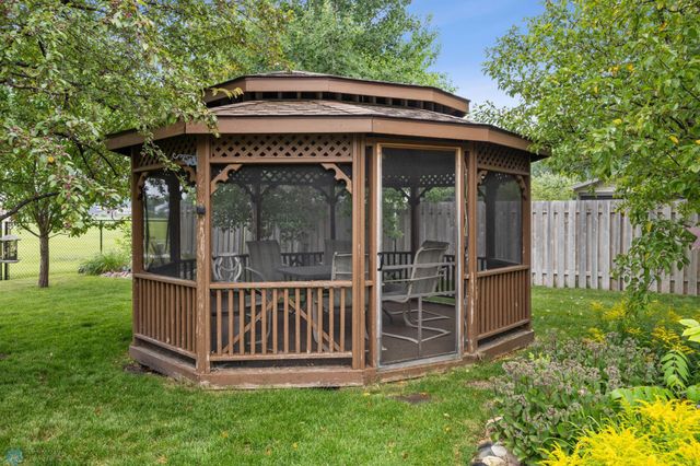 437 10th Avenue E, West Fargo, ND 58078