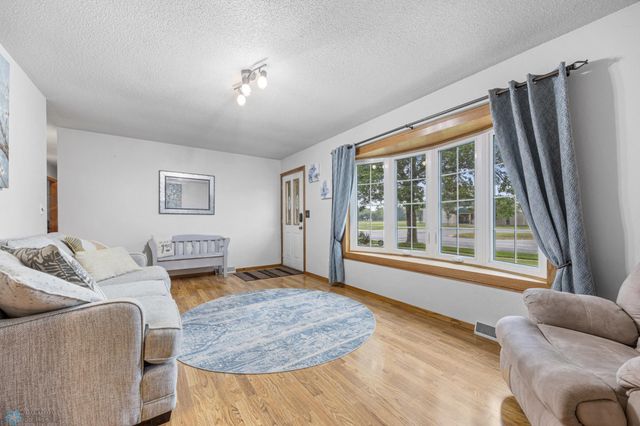 437 10th Avenue E, West Fargo, ND 58078