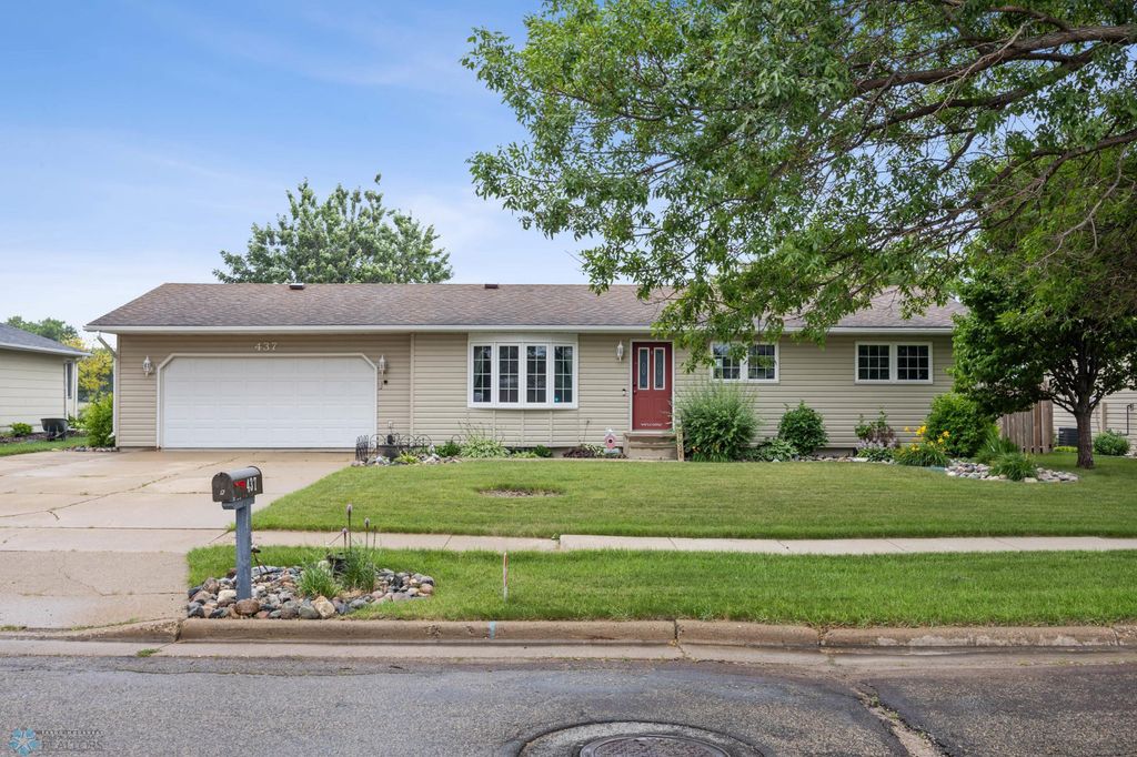 437 10th Avenue E, West Fargo, ND 58078