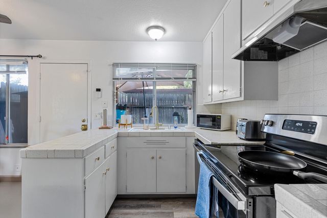 6415 Plymouth Rd, Stockton, CA 95207