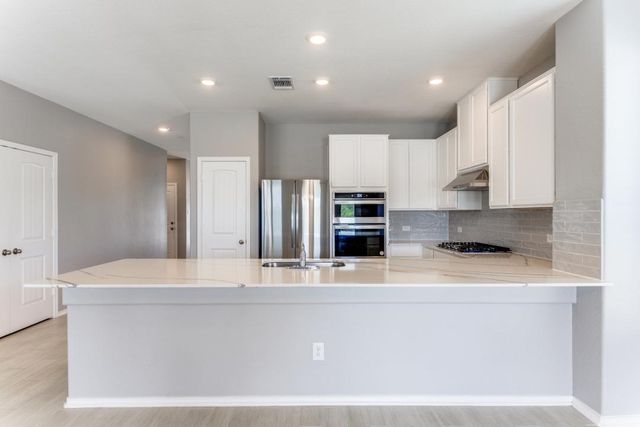 1100 Desaix DR, Georgetown, TX 78628