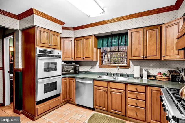 26 TUCKERTON RD, Shamong, NJ 08088