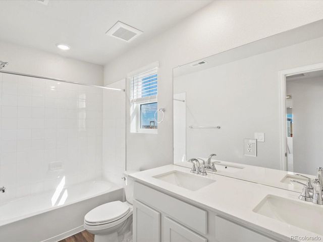 4701 Sunsplash Way, Johnstown, CO 80534