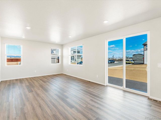 4701 Sunsplash Way, Johnstown, CO 80534