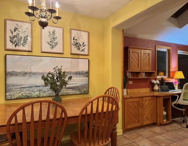 911 E Villa Drive, Des Plaines, IL 60016