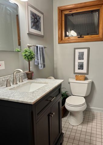 911 E Villa Drive, Des Plaines, IL 60016