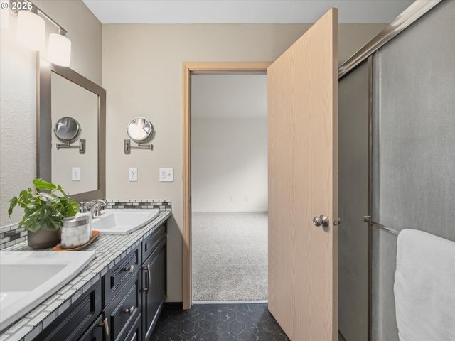 1799 Sw DAYBREAK Way, Troutdale, OR 97060