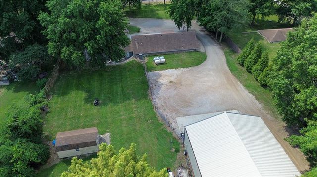 38202 E Old Pink Hill Road, Oak Grove, MO 64075