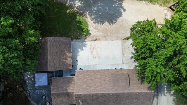 38202 E Old Pink Hill Road, Oak Grove, MO 64075