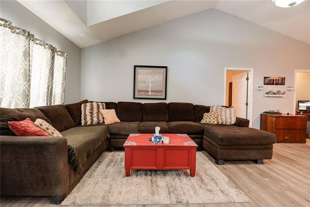 38202 E Old Pink Hill Road, Oak Grove, MO 64075