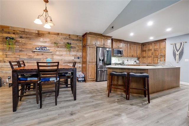 38202 E Old Pink Hill Road, Oak Grove, MO 64075