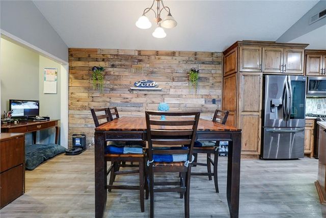 38202 E Old Pink Hill Road, Oak Grove, MO 64075