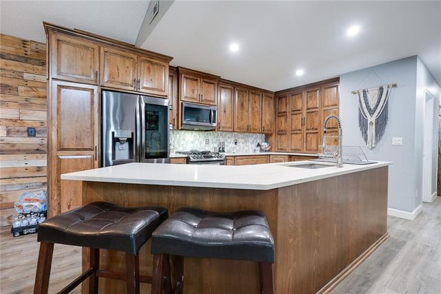 38202 E Old Pink Hill Road, Oak Grove, MO 64075