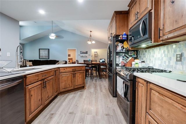 38202 E Old Pink Hill Road, Oak Grove, MO 64075