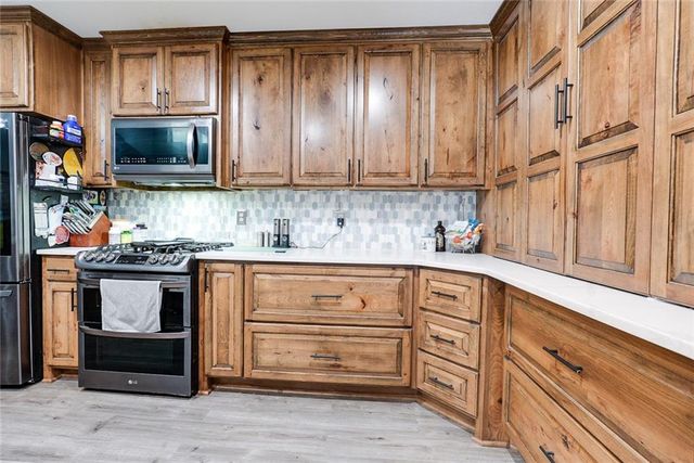 38202 E Old Pink Hill Road, Oak Grove, MO 64075