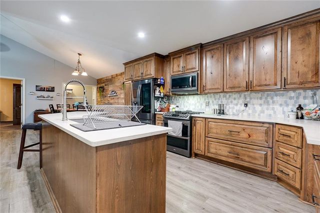 38202 E Old Pink Hill Road, Oak Grove, MO 64075