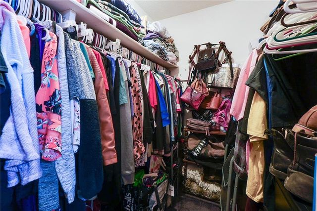 38202 E Old Pink Hill Road, Oak Grove, MO 64075