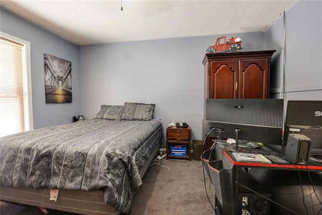 38202 E Old Pink Hill Road, Oak Grove, MO 64075