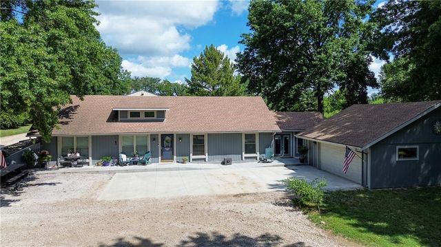 38202 E Old Pink Hill Road, Oak Grove, MO 64075