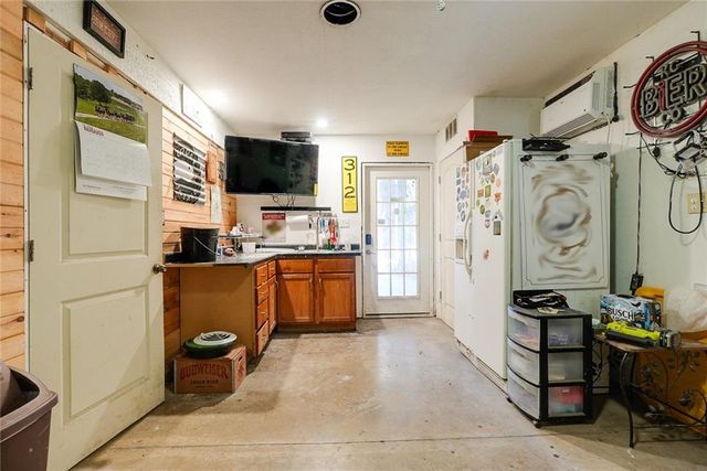 38202 E Old Pink Hill Road, Oak Grove, MO 64075