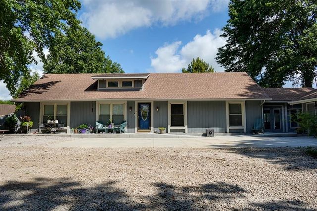 38202 E Old Pink Hill Road, Oak Grove, MO 64075