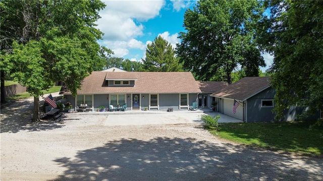 38202 E Old Pink Hill Road, Oak Grove, MO 64075