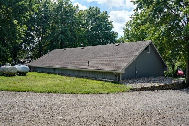 38202 E Old Pink Hill Road, Oak Grove, MO 64075