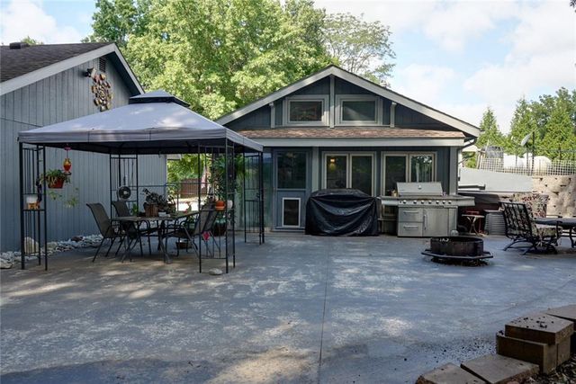 38202 E Old Pink Hill Road, Oak Grove, MO 64075