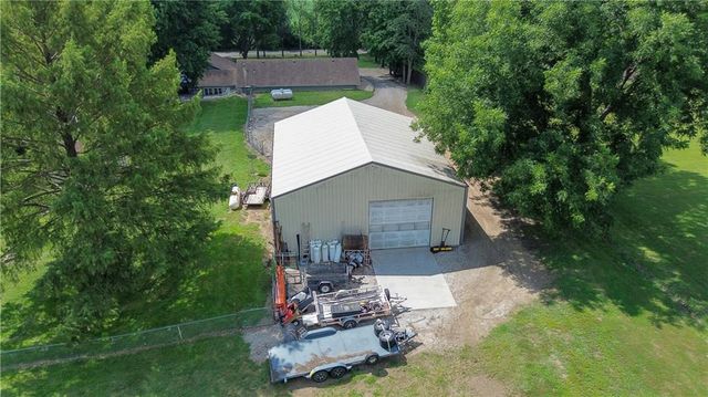 38202 E Old Pink Hill Road, Oak Grove, MO 64075