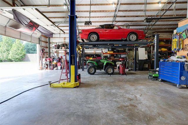 38202 E Old Pink Hill Road, Oak Grove, MO 64075