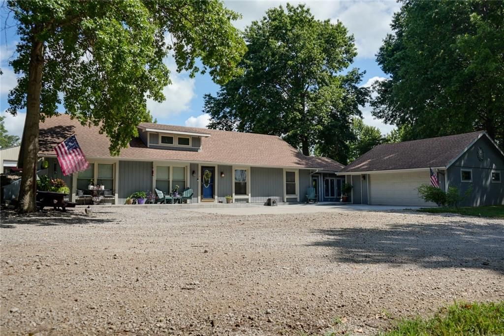 38202 E Old Pink Hill Road, Oak Grove, MO 64075