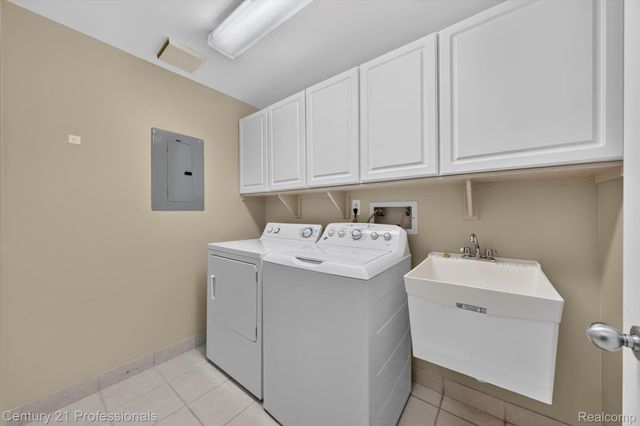 43000 12 OAKS CRESCENT Drive 4022, Novi, MI 48377