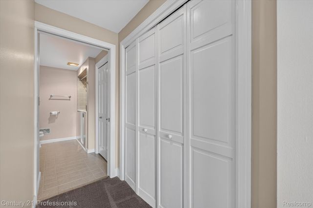 43000 12 OAKS CRESCENT Drive 4022, Novi, MI 48377