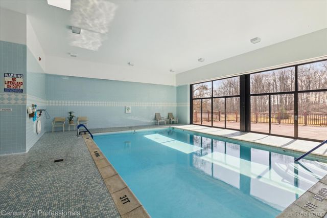 43000 12 OAKS CRESCENT Drive 4022, Novi, MI 48377