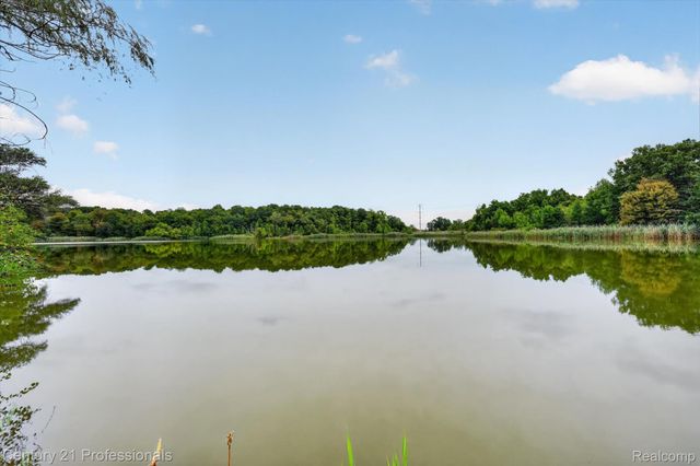 43000 12 OAKS CRESCENT Drive 4022, Novi, MI 48377