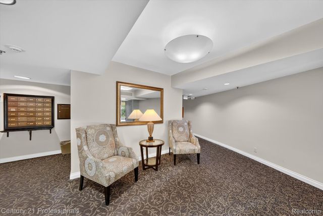 43000 12 OAKS CRESCENT Drive 4022, Novi, MI 48377