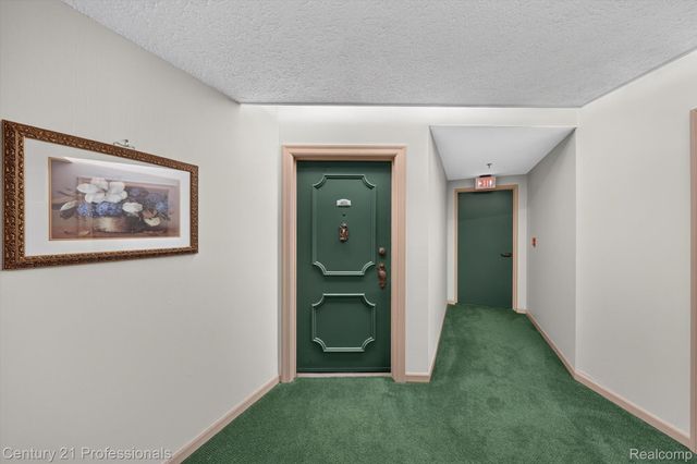 43000 12 OAKS CRESCENT Drive 4022, Novi, MI 48377