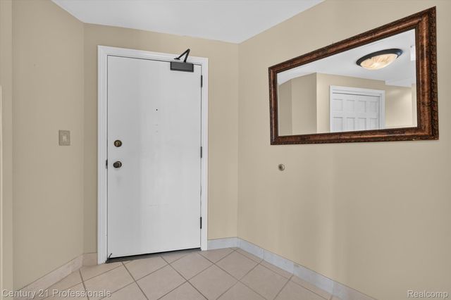 43000 12 OAKS CRESCENT Drive 4022, Novi, MI 48377