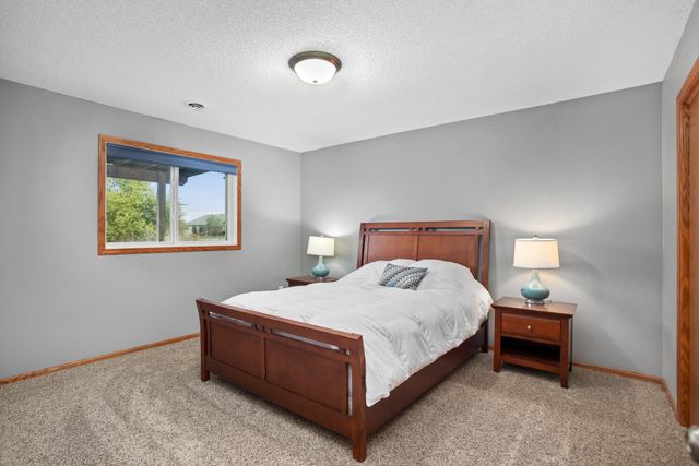 3201 Woodside Drive SE, Minot, ND 58701