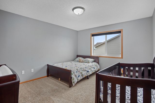 3201 Woodside Drive SE, Minot, ND 58701